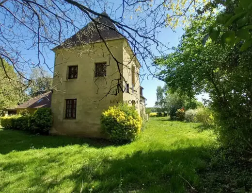 beau manoir dans le perche