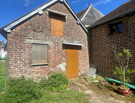 Maison de village proche LA BAZOCHE GOUET.