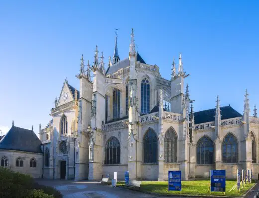 L’église Notre-Dame-des-Marais et la ville vue du haut de la tour-clocher