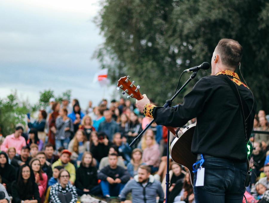 Concert folk acoustique