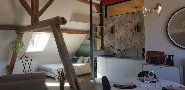 Grand studio dans maison du XVIII