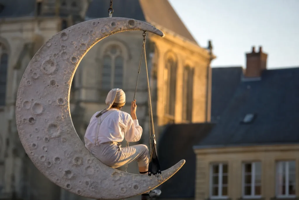 La Belle Saison – Art de rue – Fly me to the moon