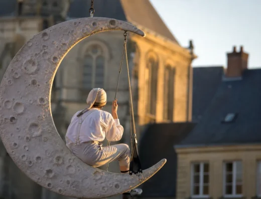 La Belle Saison – Art de rue – Fly me to the moon