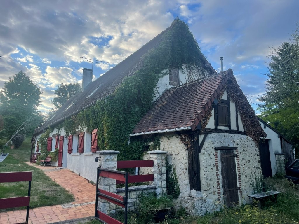 Maison de campagne à vendre dans le Perche avec 5 chambres. — photo 1/8