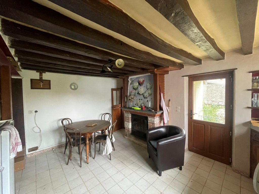 EXCLUSIVITE. Village proche la Bazoche Gouet. Maison ancienne à vendre. — photo 5/8
