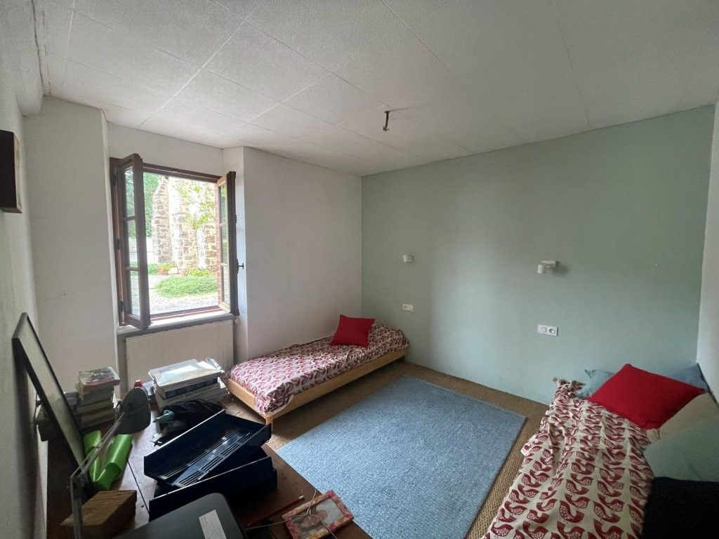 EXCLUSIVITE. Village proche la Bazoche Gouet. Maison ancienne à vendre. — photo 6/8